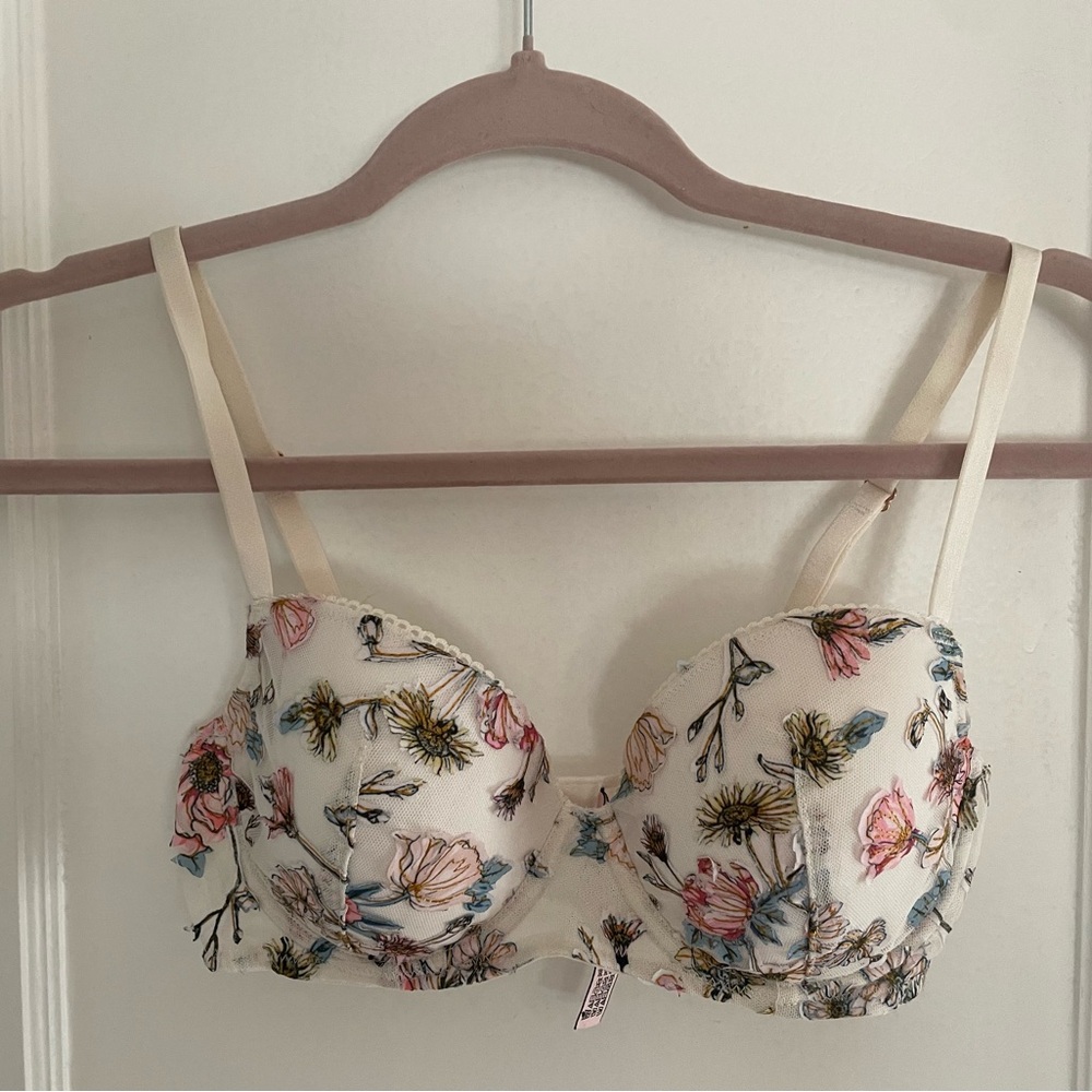 Victoria's Secret Cream Floral Underwire Bra